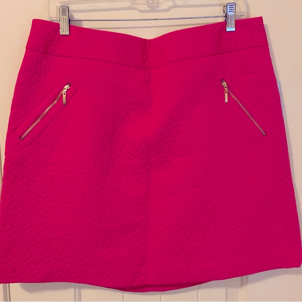 NWT, PINK Worthington skirt, hexagon pattern, gold functional zipper pockets.